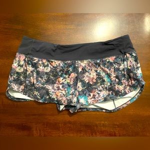 Lululemon Speed Up Shorts, Size 8, 2.5”